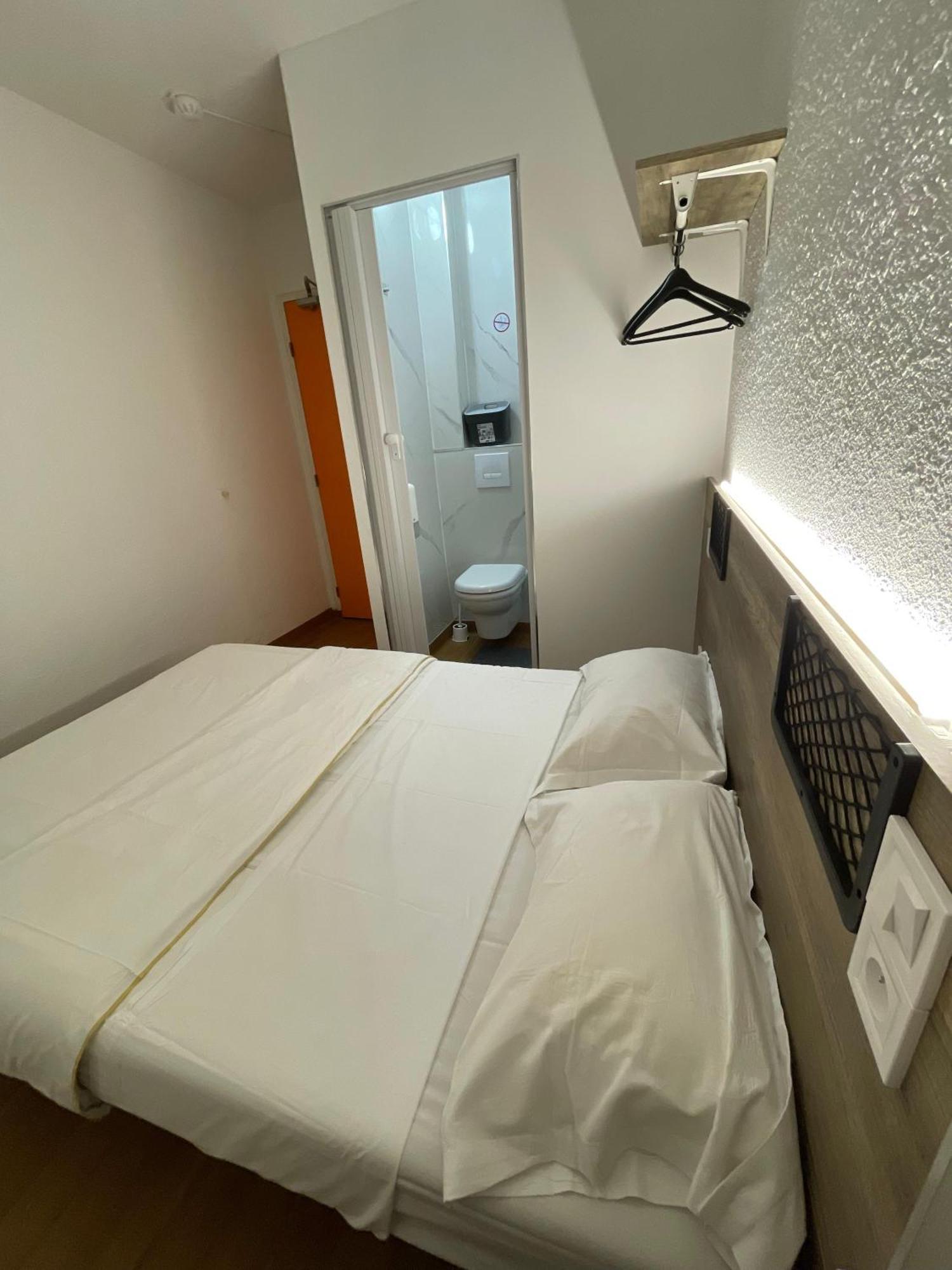 Hotel Thania Frontignan Exterior foto